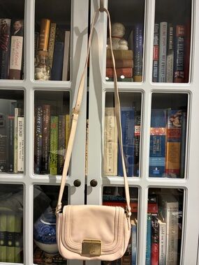 Vintage Tommy Hilfiger Classic Women's Crossbody Bag in Beige